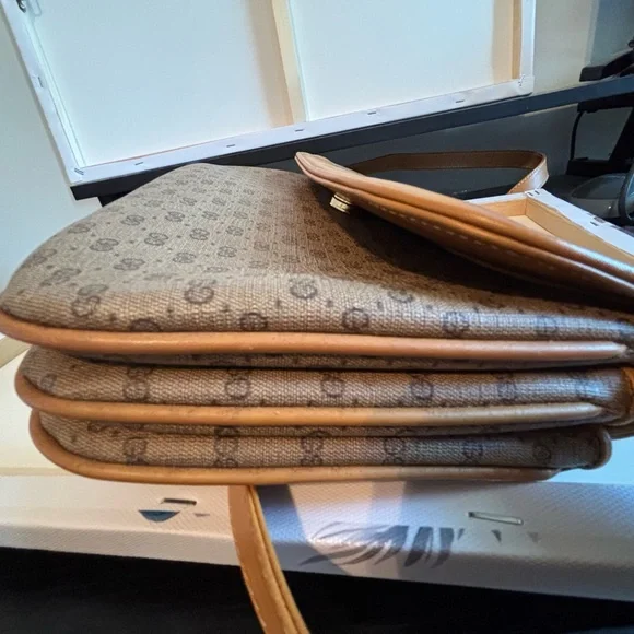 Authentic Vintage Gucci Micro GG Monogram Crossbody Bag - Very Good Condition - Picture 10 of 16